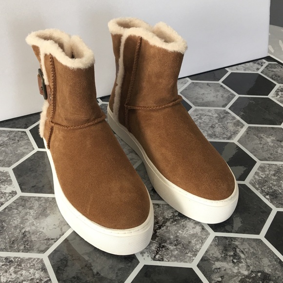 UGG AIKA SNEAKERS - Picture 1 of 6